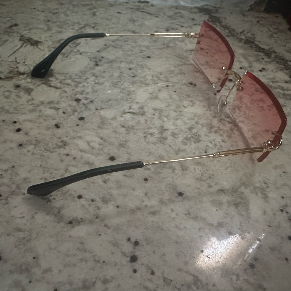 Brand new women’s sunglasses